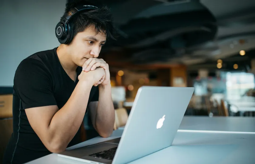 A student learning how multilingual AI voice tools improve learning outcomes